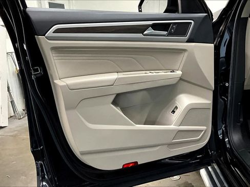 Used 2023 Volkswagen Atlas SE w/ Panoramic Sunroof Package image 25