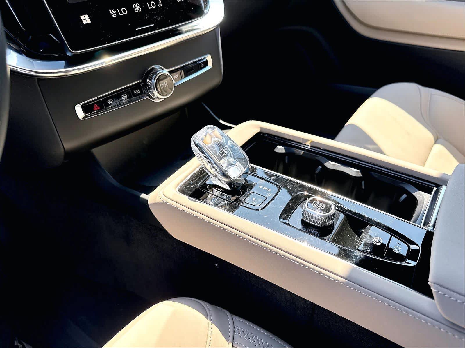 New 2026 Volvo XC90 B6 Plus w/ Protection Package Premier AWD/4WD image 10