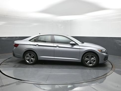 Used 2024 Volkswagen Jetta SE FWD image 15