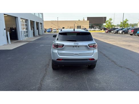 Used 2025 Jeep Compass Limited AWD/4WD image 5