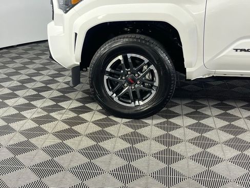 Used 2025 Toyota Tacoma TRD Sport image 15