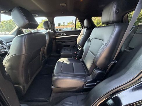 Used 2017 Ford Explorer XLT w/ Equipment Group 202A AWD/4WD image 21