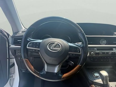 Used 2017 Lexus ES 350 w/ Luxury Package FWD image 13