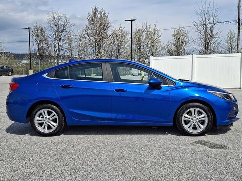 Used 2017 Chevrolet Cruze LT w/ Convenience Package image 10