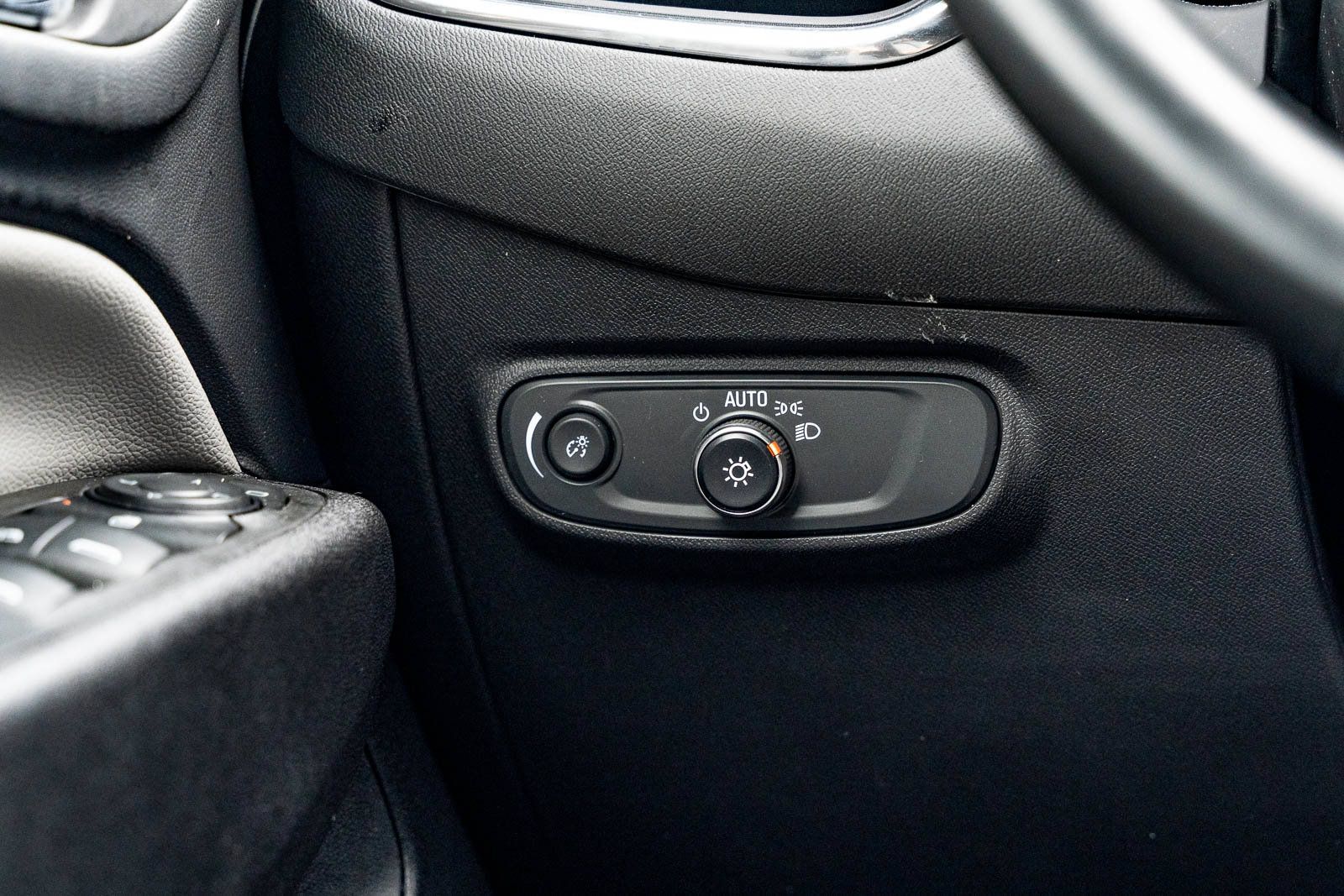 Used 2024 Chevrolet Equinox LT w/ Driver Convenience Package FWD image 26