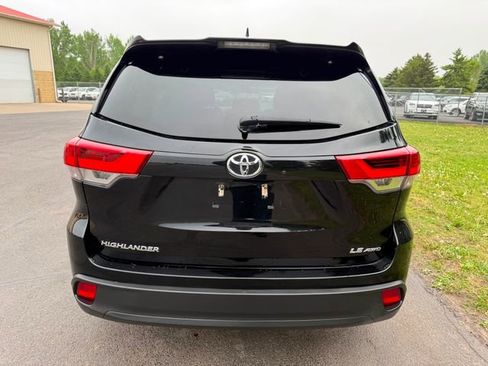 Used 2018 Toyota Highlander Plus AWD/4WD image 2