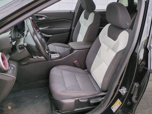 Certified 2024 Chevrolet Trax RS w/ Sunroof Package FWD image 19