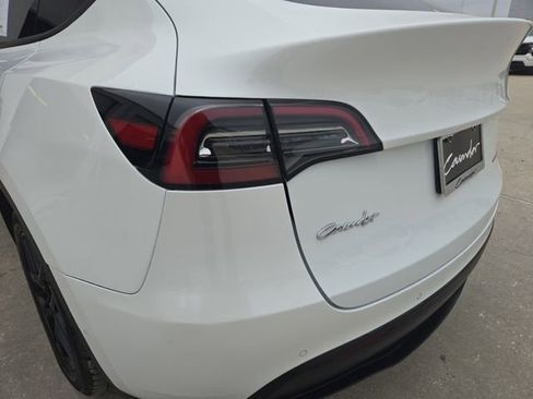 Used 2022 Tesla Model Y Long Range image 30