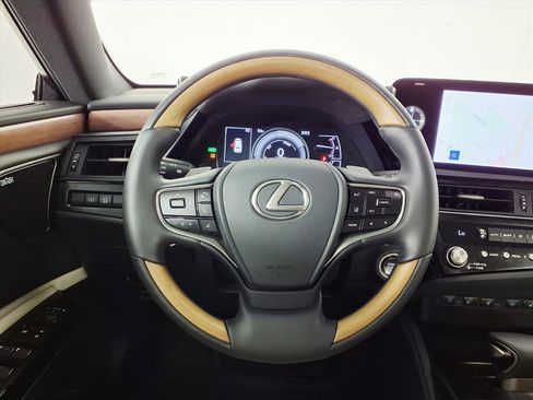 Used 2025 Lexus ES 300h w/ Luxury Package image 15