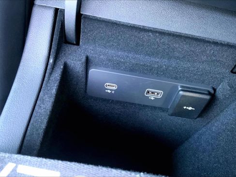 Used 2021 Jaguar F-PACE S image 35