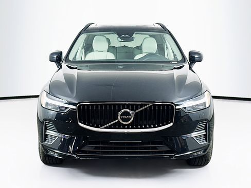Used 2023 Volvo XC60 B5 Core AWD/4WD image 2