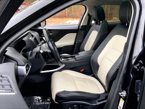 Used 2017 Jaguar F-PACE R-Sport image 9