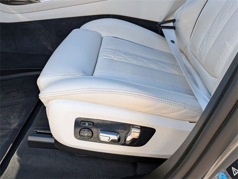 Used 2025 BMW X7 M60i w/ Executive Package image 23