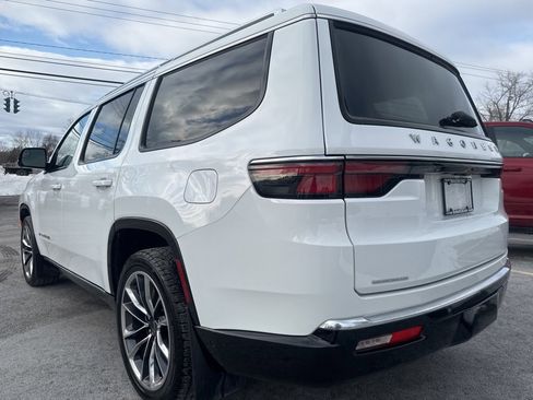 Used 2023 Jeep Wagoneer Series III w/ Premium Group I image 4