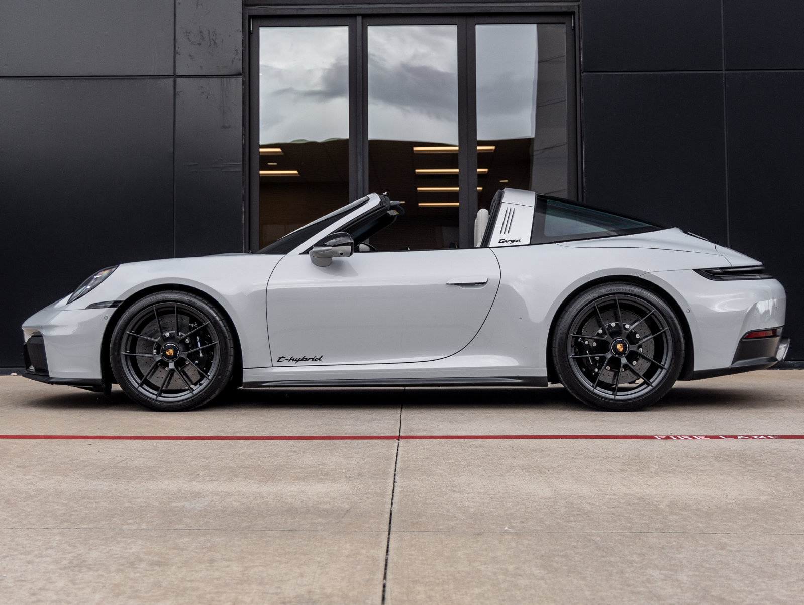 Used 2026 Porsche 911 Targa 4 GTS AWD/4WD image 2