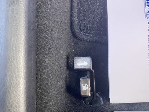 Used 2018 Toyota Corolla SE image 6