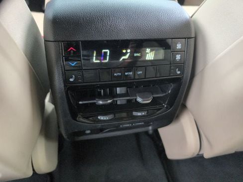 Certified 2025 Jeep Grand Cherokee L Limited w/ Luxury Tech Group II AWD/4WD image 18