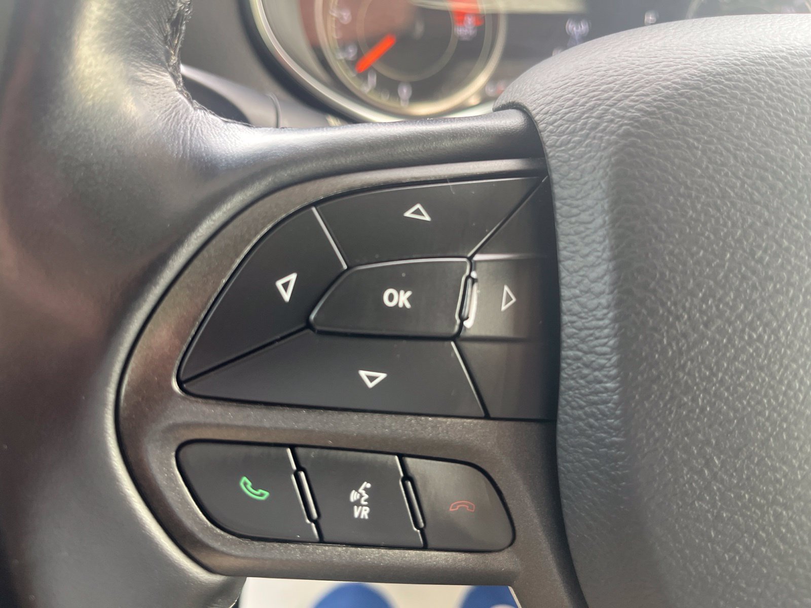 Used 2020 Jeep Cherokee Trailhawk w/ Cold Weather Group AWD/4WD image 18