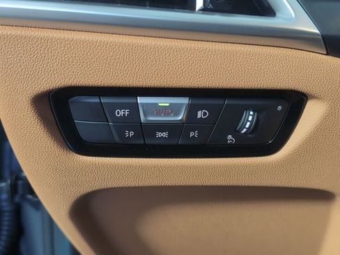 Used 2026 BMW 330i Sedan w/ M Sport Package image 27