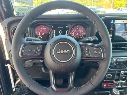 New 2025 Jeep Gladiator Rubicon w/ Convenience Group image 10