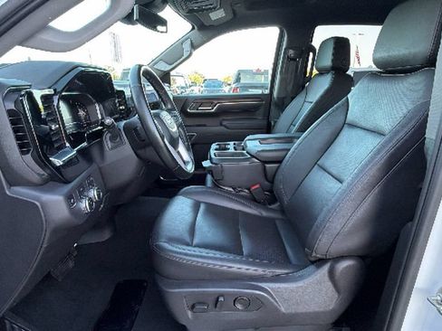 Used 2025 GMC Sierra 1500 SLT AWD/4WD image 13