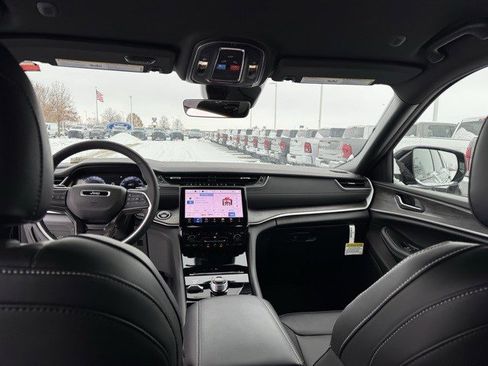 New 2025 Jeep Grand Cherokee L Limited w/ Trailer Tow Package image 30