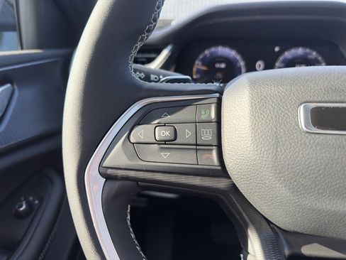 New 2025 Jeep Grand Cherokee Altitude image 27