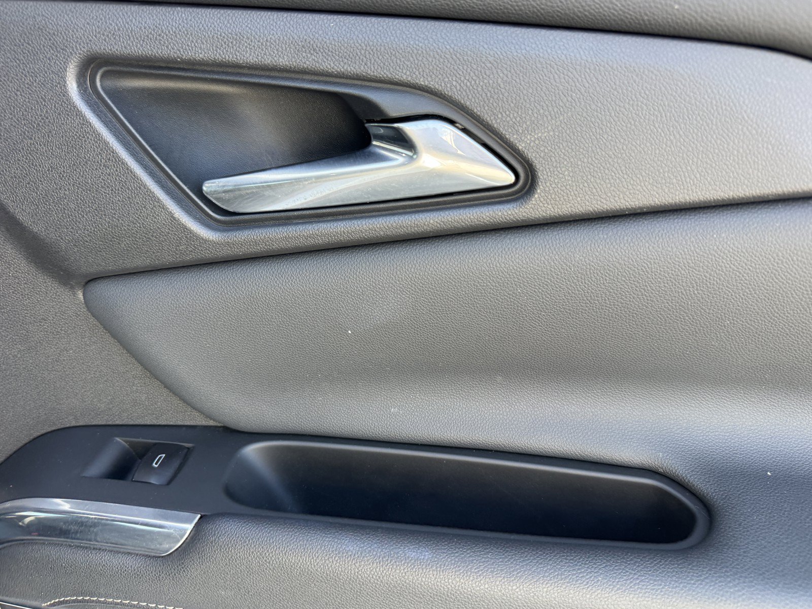 Used 2025 Chevrolet Traverse LT FWD image 13