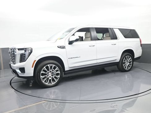 Used 2026 GMC Yukon XL Denali w/ Denali Reserve Package AWD/4WD image 2