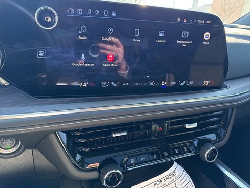 Used 2025 Chevrolet Tahoe Premier image 17