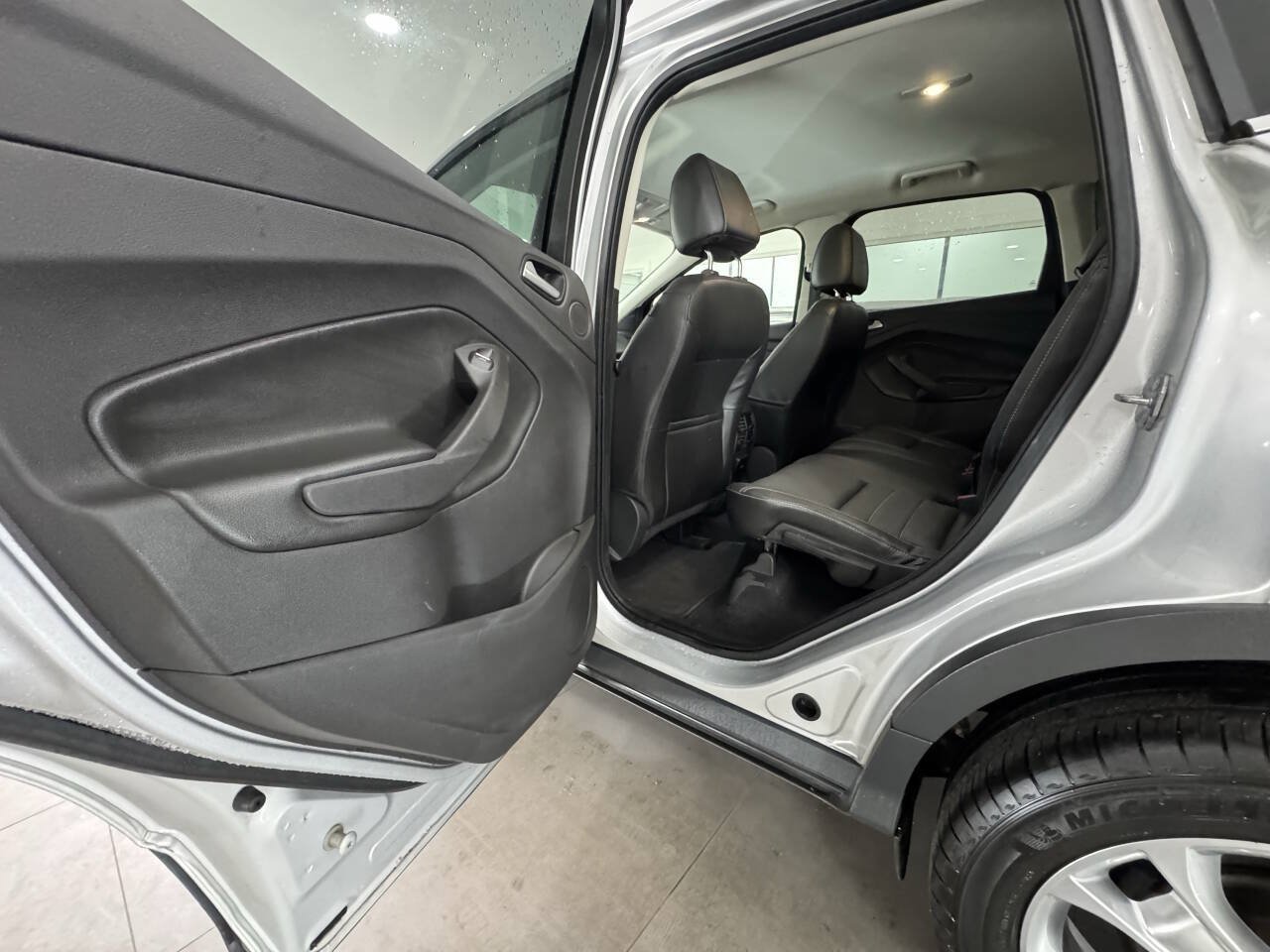 Used 2015 Ford Escape Titanium w/ Equipment Group 301A AWD/4WD image 17