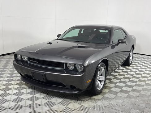 Used 2013 Dodge Challenger SXT RWD image 10