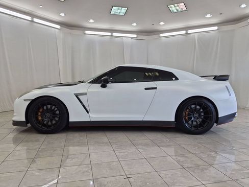 Used 2009 Nissan GT-R Premium AWD/4WD image 5