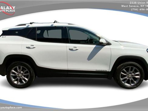 Used 2024 GMC Terrain SLT AWD/4WD image 4