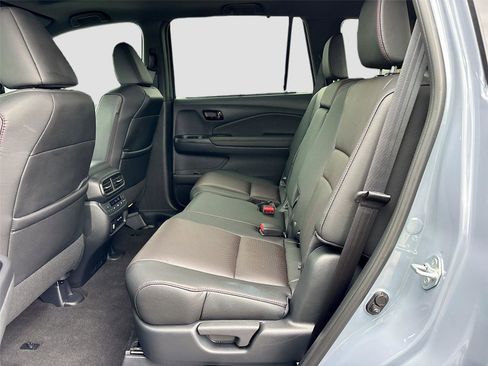 Certified 2025 Honda Passport Black Edition image 30