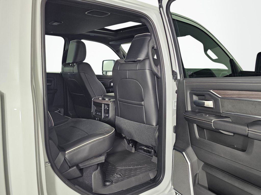 New 2026 RAM 3500 Laramie AWD/4WD image 37