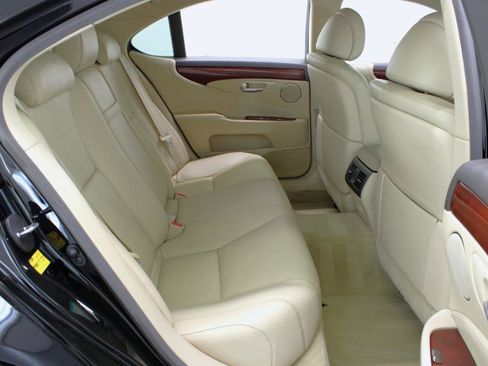 Used 2012 Lexus LS 460 w/ Comfort Pkg RWD image 42