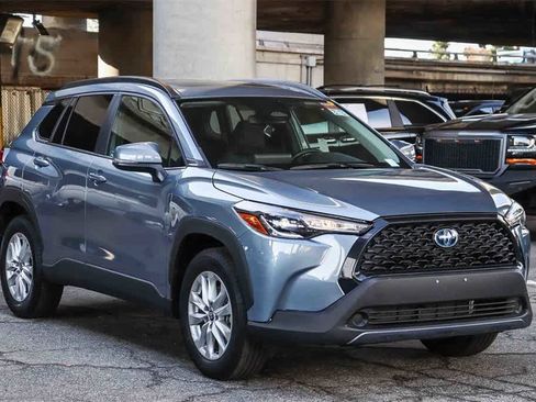 Used 2024 Toyota Corolla Cross LE w/ Moonroof Package image 3