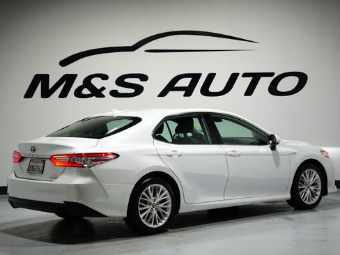 Used 2020 Toyota Camry XLE image 7