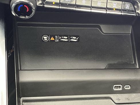 Certified 2025 Chevrolet Suburban Premier w/ Sun And Tow Package image 29