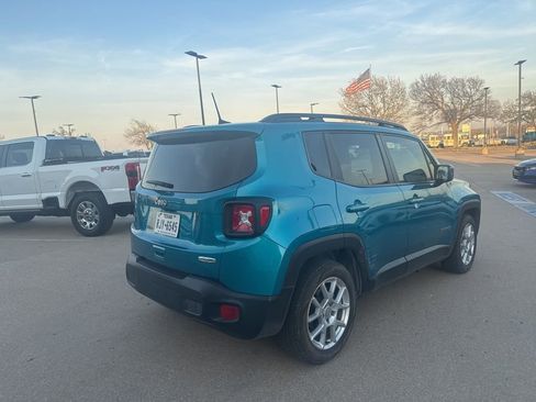 Used 2021 Jeep Renegade Latitude image 3