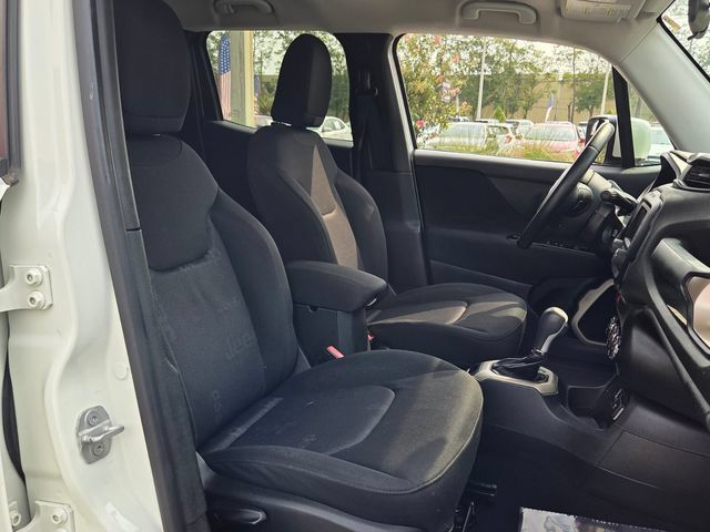 Used 2016 Jeep Renegade Latitude FWD image 17