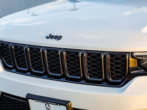 New 2025 Jeep Grand Cherokee Altitude image 6