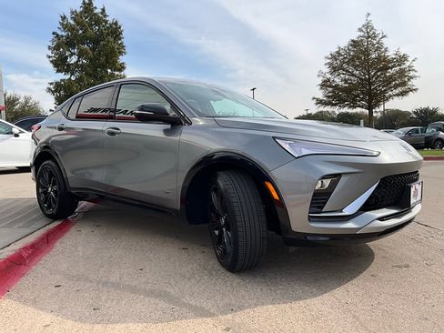 Used 2025 Buick Envista Sport Touring image 5