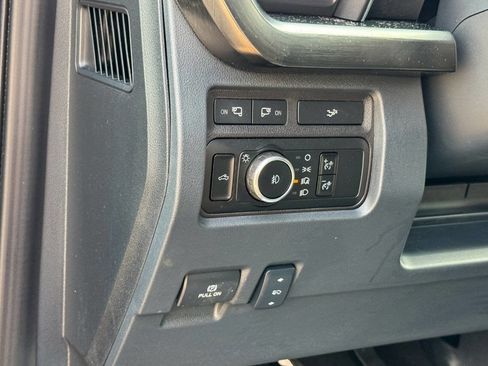 Used 2024 Ford F250 Lariat w/ Black Appearance Package image 22