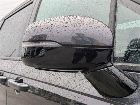 Used 2023 Kia Carnival LX image 12