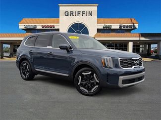 Used 2023 Kia Telluride S video 1