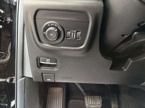 Used 2022 Jeep Grand Cherokee Limited AWD/4WD image 30