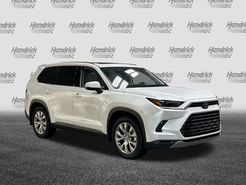 Used 2026 Toyota Grand Highlander FWD image 2