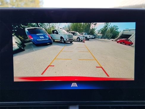 Used 2025 Chevrolet Trax LT w/ LT Convenience Package image 21